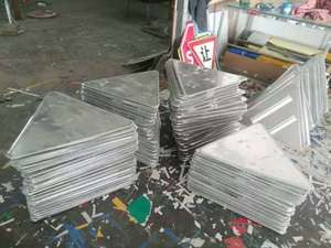 Equipo de producción de señales de tráfico Máquina cortadora de señales de tráfico de carretera Máquina de borde de prensa de señales redondas - Product Image 4