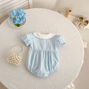 Tutina Estiva 2026 per Neonata, Dolce Pagliaccetto Azzurro con Colletto Peter Pan e Maniche a Sbuffo in Pizzo, Abbigliamento per Neonati - Product Image 4