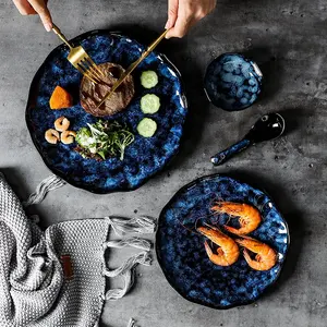 Vaisselle en céramique bleue japonaise à changement de four Ensemble de plats ménagers rétro Bol à riz Plats Assiette de restaurant