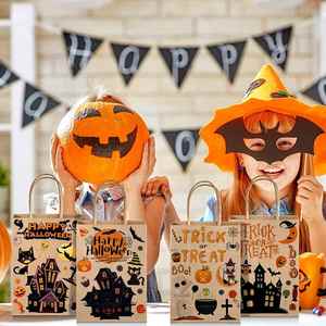 Bolsa de Regalo de Papel Kraft Reciclable OEM para Halloween con Asa Larga, Diseño de Calabaza y Castillo, Adhesivo de Halloween, para Velas y Dulces - Product Image 1