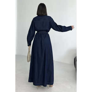 Vestido camisero clásico de mezclilla largo con botones al frente y cintura con lazo en azul marino - Product Image 5