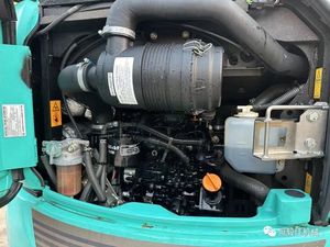 Excavadora hidráulica de cadenas Kobelco Sk30sr color verde azulado con orugas y cabina para uso en construcción - Product Image 5