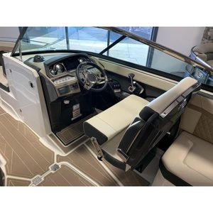 เรือแข่ง Monterey 278SS Super Sport ปี 2024 พร้อมเครื่องยนต์ MerCruiser แบบ Inboard/Outboard ความจุ 80 แกลลอน สำหรับ 6 คน เหมาะสำหรับทะเลสาบ - Product Image 5
