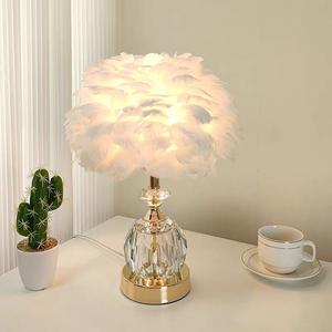 Lampe de table en cristal de style nordique, plume, luxe, simple, haut de gamme, confortable, lampe de chevet pour mariage, lumière romantique Instagram-worthy - Product Image 4