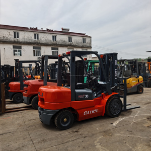 รถยกดีเซล30ตัน4.5เมตรใช้มือ H2000เครื่องยนต์อีซูซุอยู่ในสภาพการทำงานที่สมบูรณ์แบบ - Product Image 4