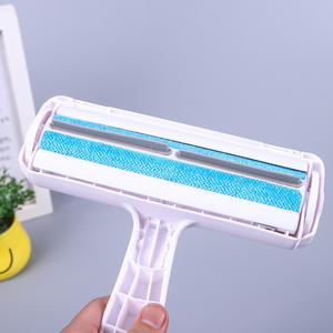 Brosse réutilisable pour épiler les chiens et chats avec logo personnalisé Brosse nettoyante pour animaux de compagnie autonettoyante en plastique durable - Product Image 2