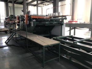 <span class=keywords><strong>Raboteuse</strong></span> automatique haute puissance pour placage de bois, robuste, avec PLC et pompe/boîte de vitesses pour <span class=keywords><strong>la</strong></span> production de contreplaqué - Product Image 3