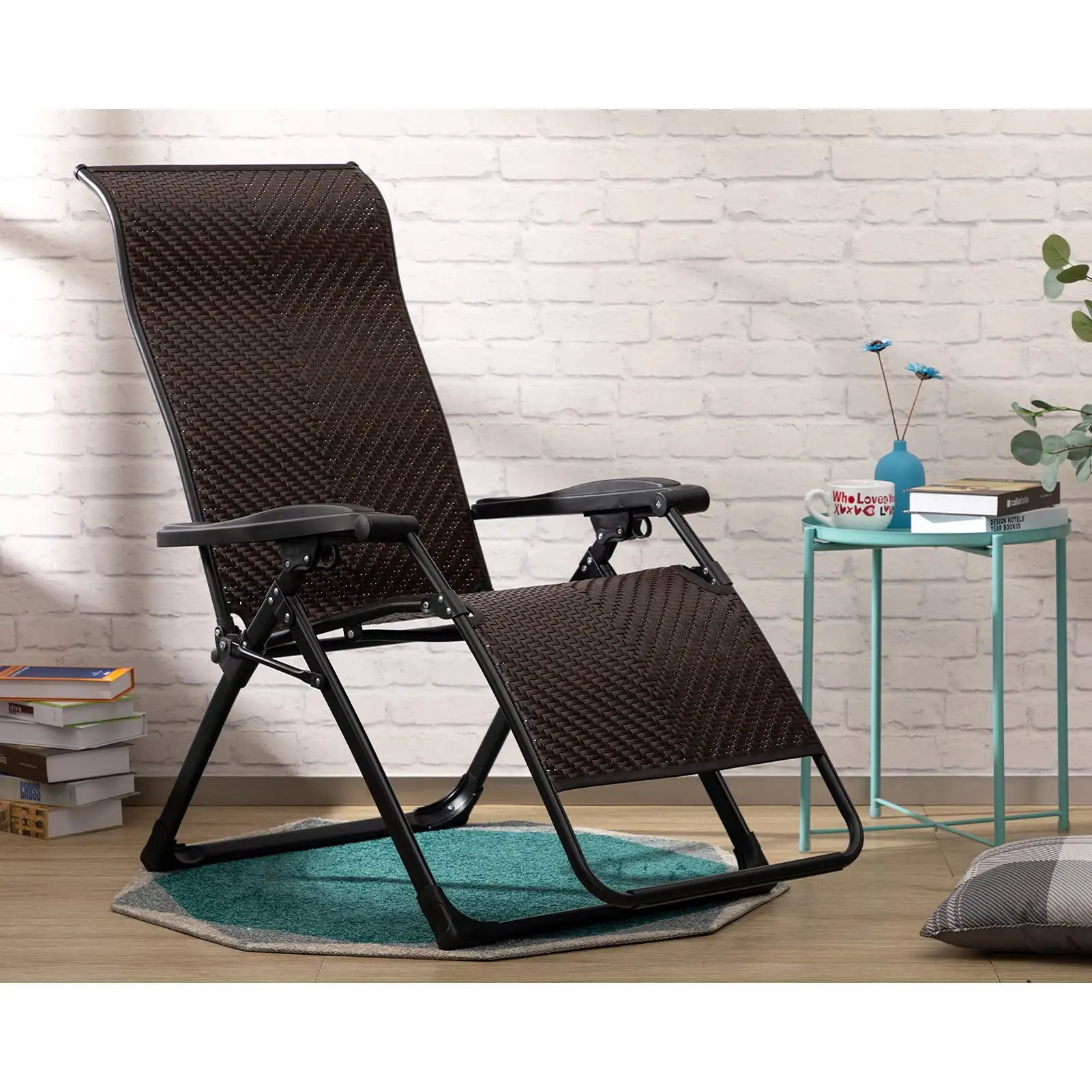 Yetişkinler için kilit ile Modern siyah sıfır yerçekimi sandalye Rattan şezlong şezlong sandalyeler