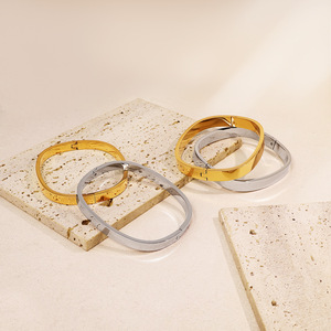 Brazalete de Acero Inoxidable con Hebilla Cuadrada Geométrica de 6mm, Chapado en Oro de 18K, Estilo Europeo Americano, Unisex, Simple, Liso y Moderno - Product Image 6