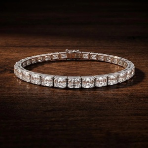สร้อยข้อมือเพชรทรงเรเดียนท์คัทแบบอีสต์-เวสต์ - ทอง 9k, 14k, 18k - Product Image 1
