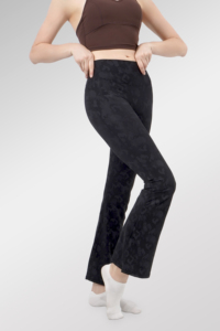 Leggings de sport et yoga personnalisés, sans couture, taille haute, effet push-up, légers, pour l'entraînement, OEM - Product Image 2
