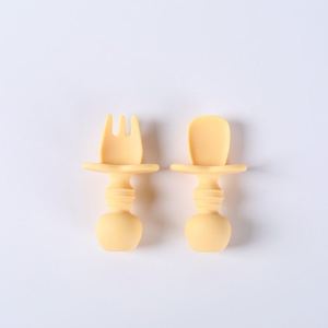 Cuchara y Tenedor Pequeños de Silicona para Niños, Vajilla Transfronteriza en Stock para Entrenamiento de Bebés, Diseño Sólido - Product Image 4