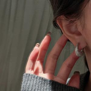 Pendientes Colgantes de Plata de Ley S925, Diseño Italiano con Acabado Cepillado, Elegantes, de Temperamento Ligero, Lujo Discreto y Moda Sencilla - Product Image 3