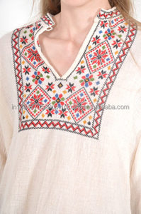 Chemise pour femme en coton aérien brodée au point de croix ethnique, motif folklorique, style roumain, vente en gros à prix avantageux - Product Image 5