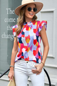 Dear-Lover Venta al por mayor Mujeres Fiery Red Ruffle Cap Sleeve Frill Mock Neck Printed Top - Product Image 3