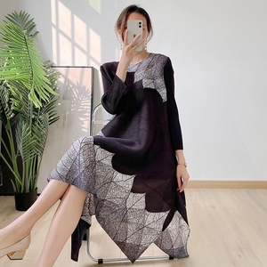 เดรสทรงเอพิมพ์ลายดอกไม้พลีท แขนยาว ความยาวระดับเข่า ไซส์พลัส ผ้าโพลีเอสเตอร์ 100% สไตล์ลำลอง สวยสง่า เป็นมิตรกับสิ่งแวดล้อม - Product Image 2