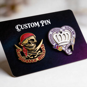 Épinglette en métal émaillé sur mesure, moulée sous pression, finition argent antique, plaqué cuivre, badge souvenir de voyage, cadeau pour un ami - Product Image 1