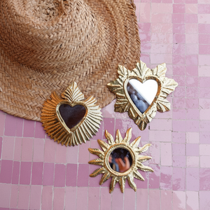 Espejo de Ratán con Forma de Corazón Hecho a Mano Naturalmente, Diseño Moderno, Espejo de Pared Natural para Decoración del Hogar - Product Image 1