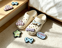 Aksesoris Sepatu Clog & Gelang - Gantungan Huruf Kartun PVC Custom Motif Bunga - Hiasan Sepatu Warna-Warni Grosir Set Aksesoris