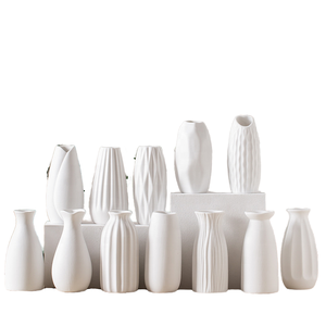 Jarrón de Cerámica Blanco Mate Estilo Art Deco para Flores Secas, Decoración para Sala de Estar y Hogar - Product Image 1