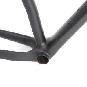 Cadre de vélo de montagne en carbone OEM super léger 27,5 pouces Plus 29 pouces dans la catégorie des vélos de montagne - Product Image 4