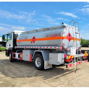 Camión de combustible móvil Sinotruk Motor diésel Camión tanque de combustible Fue Camión cisterna de aceite Camión de servicio pesado Tanque De Combustible De 8 <span class=keywords><strong>litros</strong></span> - Product Image 4