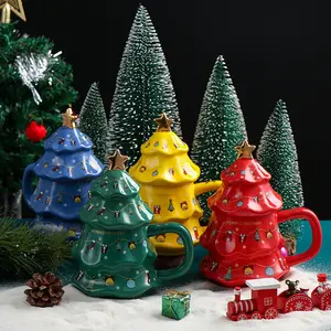 Toptan sıcak satış noel ağacı şekli seramik kapaklı kupa ve kaşık su kahve fincanı çift hediye kupası