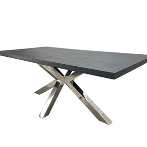 Mesas de Comedor de Estilo Moderno y Lujoso, Populares en Europa, con Cubierta de Roble, Patas Cruzadas de Acero Inoxidable y Travertino - Product Image 1