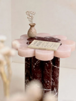 Table d'appoint moderne et minimaliste, écologique, en marbre naturel rose onyx Rosso Levanto, pour salon de luxe