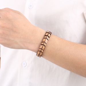 Bracelet en bois fait main personnalisé de luxe pour hommes Bracelets en bois à la mode en acier inoxydable Pulsera De Madera - Product Image 2