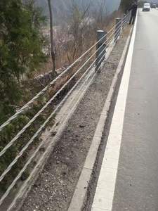 Barriera di Sicurezza in Cavo Metallico su Misura Certificata CE Facile Installazione Acquisto all'Ingrosso Sistema di Barriere Stradali in Cavo - Product Image 4