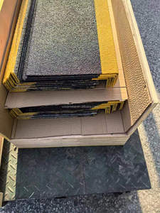 Profilés antidérapants en FRP/GRP avec carborundum pour marches d'<span class=keywords><strong>escalier</strong></span>, bandes de protection en fibre de verre pour marches, revêtements de marches - Product Image 4
