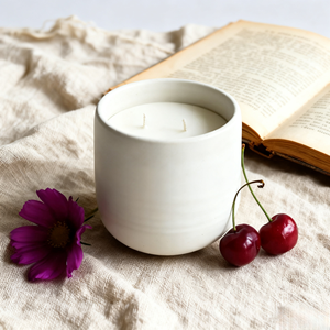 Bougie parfumée en céramique artisanale-Bougie en cire de soja personnalisable dans un pot en poterie artisanale pour la décoration intérieure et les célébrations festives - Product Image 1