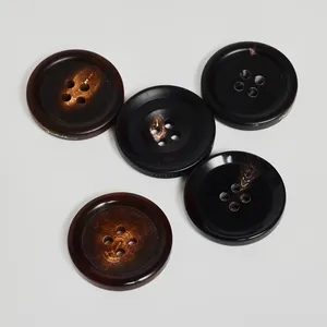 Boutons de costume en corne véritable de forme et de taille personnalisées par le fabricant en gros