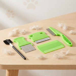 安価で環境に優しいステンレス製ピンとプラスチック製ハンドルの櫛。犬、猫、小動物用。ノミ、シラミ、ダニ、毛/毛並み除去。 - Product Image 1