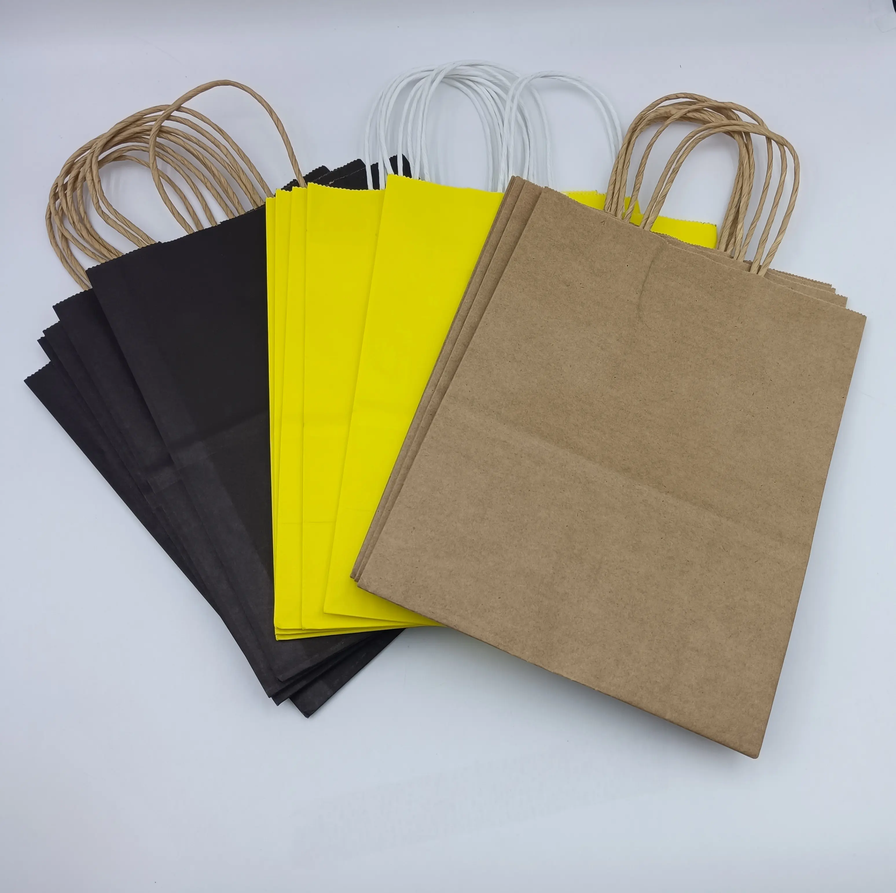 पर्यावरण के अनुकूल कस्टम मुद्रित क्राफ्ट ब्राउन पेपर बैग क्राफ्ट पेपर टोट बॉक्स उपहार बैग आपके अपने लोगो के साथ