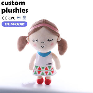 Poupée en tissu classique avec robe brodée blanche, jouet en peluche pour fille, rembourrage en coton PP pour une poupée câline et souvenir. - Product Image 1