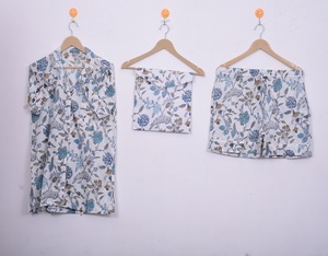 Conjunto de Pijama de Algodón para Mujer, Ropa de Dormir de Tres Piezas con Bloques de Color Hechos a Mano, Pantalones Cortos con Cordón, Conjunto para Estar en Casa - Product Image 1