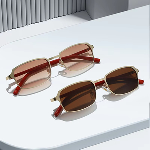 Lunettes de soleil rectangulaires à monture fine effet bois, personnalisables avec logo, protection UV400, en métal, pour hommes et femmes, collection 2026 - Product Image 3
