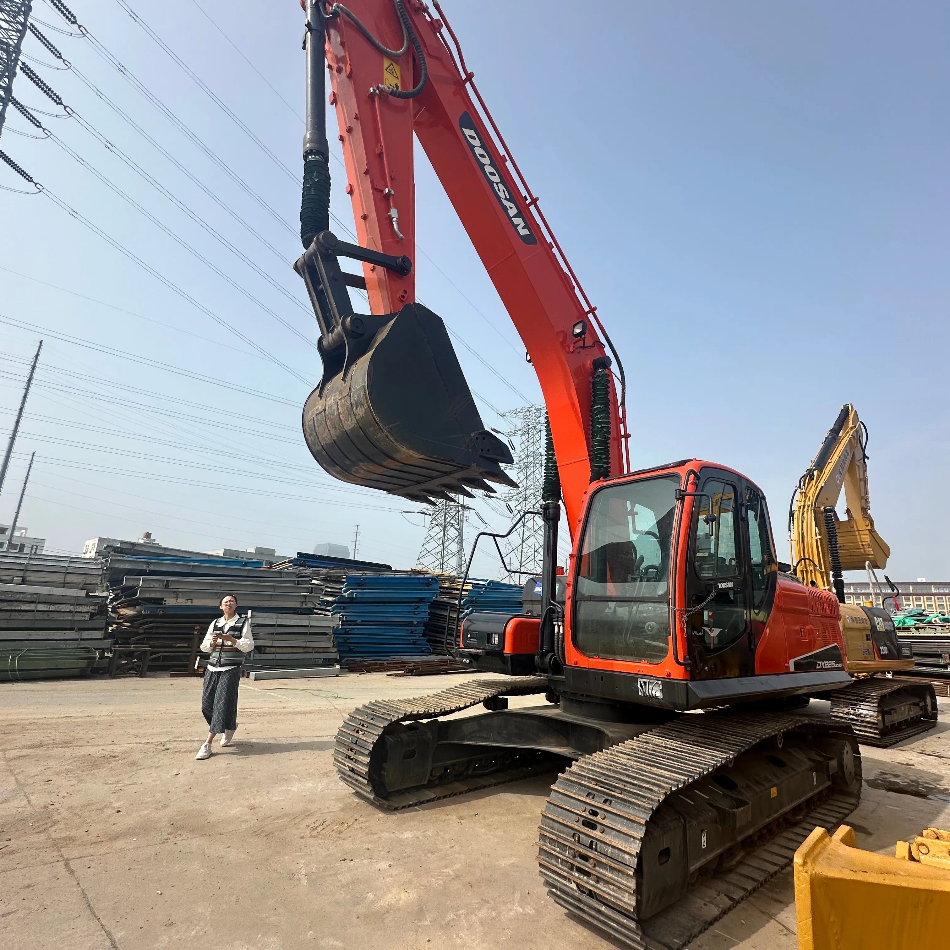 Sử dụng doosan DX225 thủy lực bánh xích máy xúc xây dựng máy móc với các thành phần cốt lõi động cơ và bơm