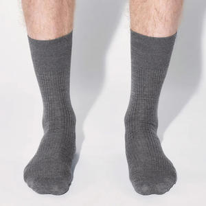 Chaussettes de sport respirantes pour hommes avec logo personnalisé, chaussettes décontractées épaisses et chaudes, chaussettes mi-longues en laine côtelée, chaussettes en laine mérinos pour hommes - Product Image 1