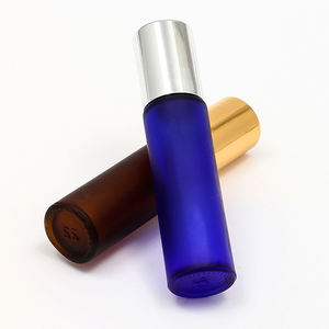 Bouteilles à bille givrées noires ambre <span class=keywords><strong>bleu</strong></span> clair 10ml bouteilles à rouleaux d'huile essentielle en verre dépoli avec couvercle noir à rouleau en métal - Product Image 6