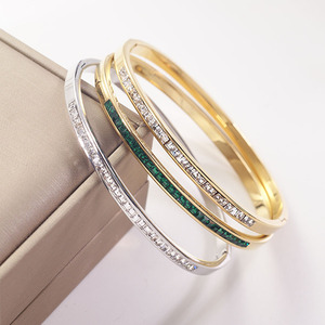 Bracciale da <span class=keywords><strong>Donna</strong></span> Personalizzato di Alta Qualità in Acciaio Inossidabile Oro e Argento con Pietre di Marca alla Moda - Product Image 2