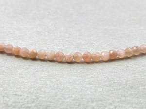 Gargantilla de cuentas de piedra lunar melocotón, joyería delicada con gemas, collar de cristal con cuentas microfacetadas, joyería minimalista, pequeña gema. - Product Image 1