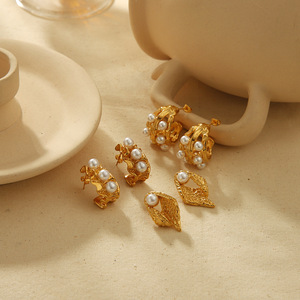 ต่างหูมุกทรงเรขาคณิต 18K ทองคำขาว สแตนเลสสตีล ขอบติดแบบ Bezel เหมาะสำหรับใส่ทุกวัน - Product Image 1