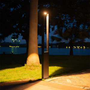 Lampadaire de jardin extérieur en laiton à LED blanc chaud 3500K IP66 AC 220V à énergie solaire avec détecteur de mouvement, intensité variable, garantie 10 ans - Product Image 1