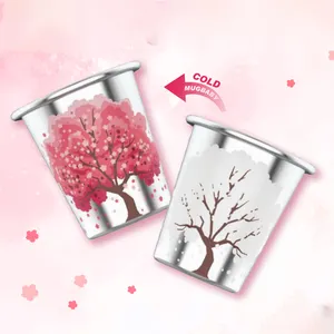 Copo de uísque personalizado com padrão de sakura japonês frio e em mudança de cor, copo de metal de 2 onças personalizado