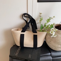 Nouveau sac de plage en coton tissé pour femme, grande capacité, couleur unie, broderie, fermeture ouverte, porté épaule ou sous le bras, loisirs, collection été 2026