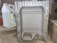 Moule de soufflage en aluminium pour la fabrication sur mesure en usine de bouteilles en plastique pour produits chimiques, produits ménagers, détergents pour linge, huiles industrielles et contenants de type baril