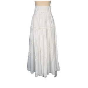 ชุดเดรสผู้หญิงดีไซน์ใหม่จากโรงงานผู้ผลิต (OEM) ตกแต่งด้วยผ้าลูกไม้แบบซ้อนชั้น - Product Image 1